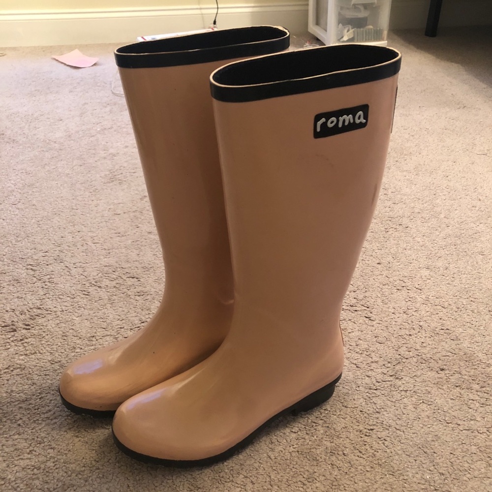 Roma rain boots by Sadie Robertson